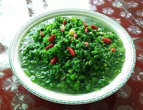 菜農(nóng)種植無需噴農(nóng)藥的蔬菜，不僅栽培簡單、而且效益高